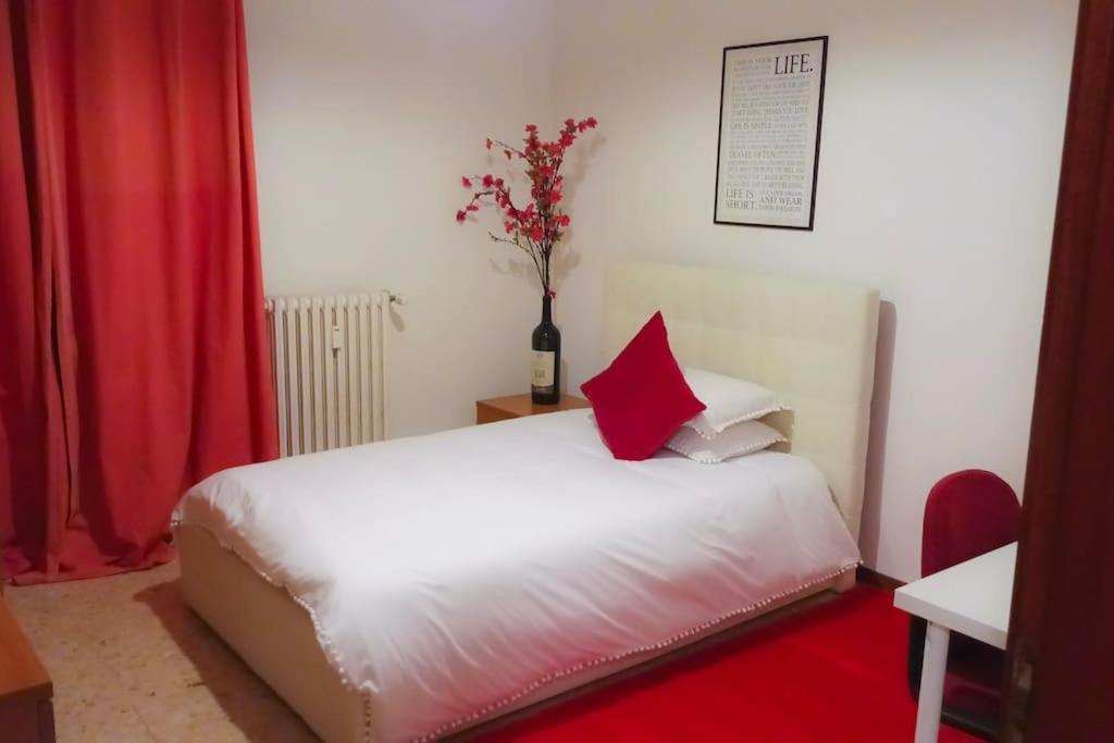 Unique & Beautiful Bedroom In Central Of Florens Exteriör bild